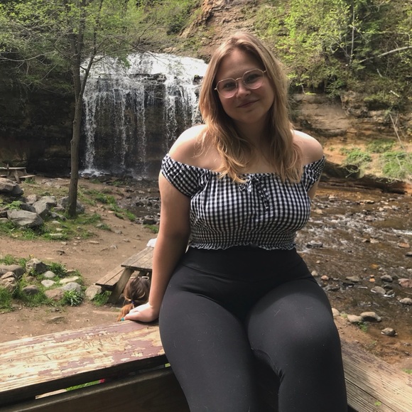 Meet the Posher: Alexis - Picture 1 of 1